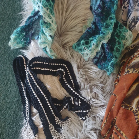 10 NWT Scarves Bundle - Picture 3 of 5